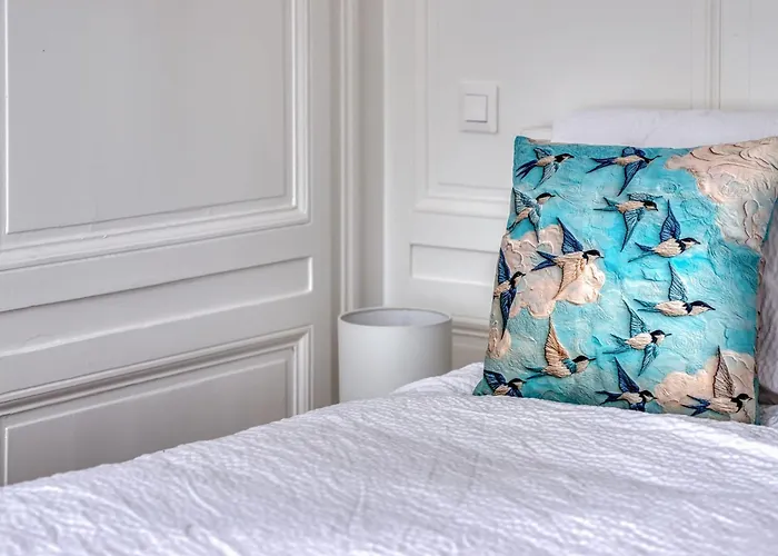 Blue Bird Avec Place De Parking ! Rouen